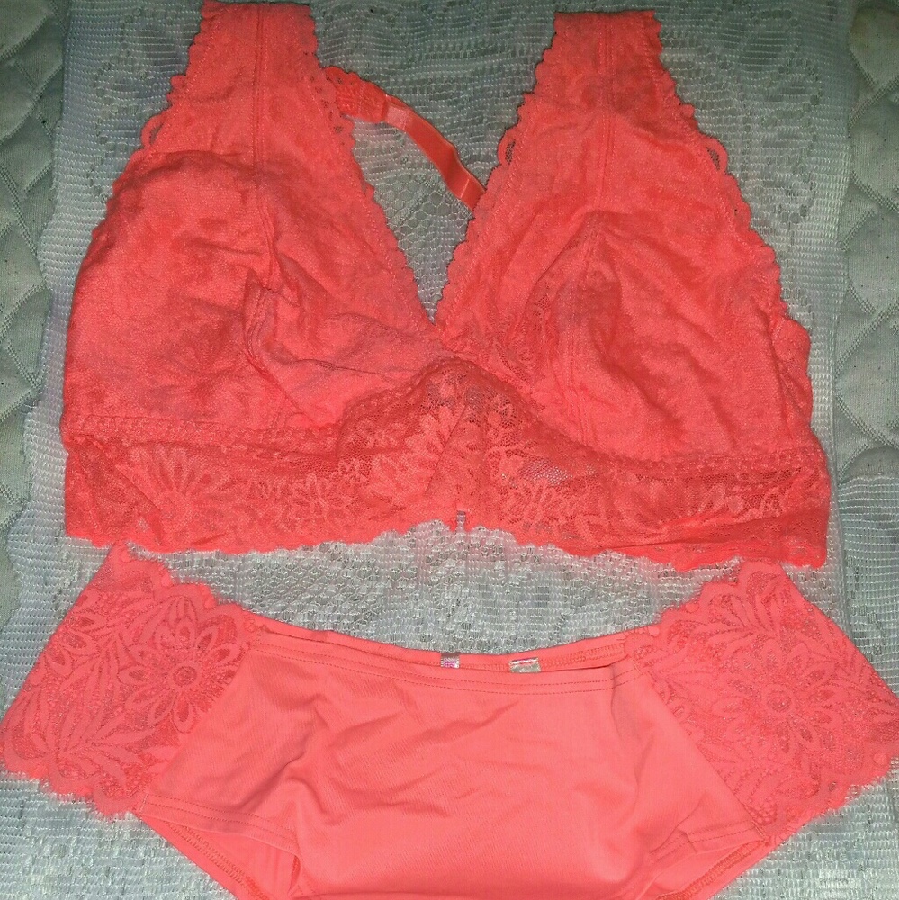 🚫SOLD🚫 VS Pink Brallette and panty
